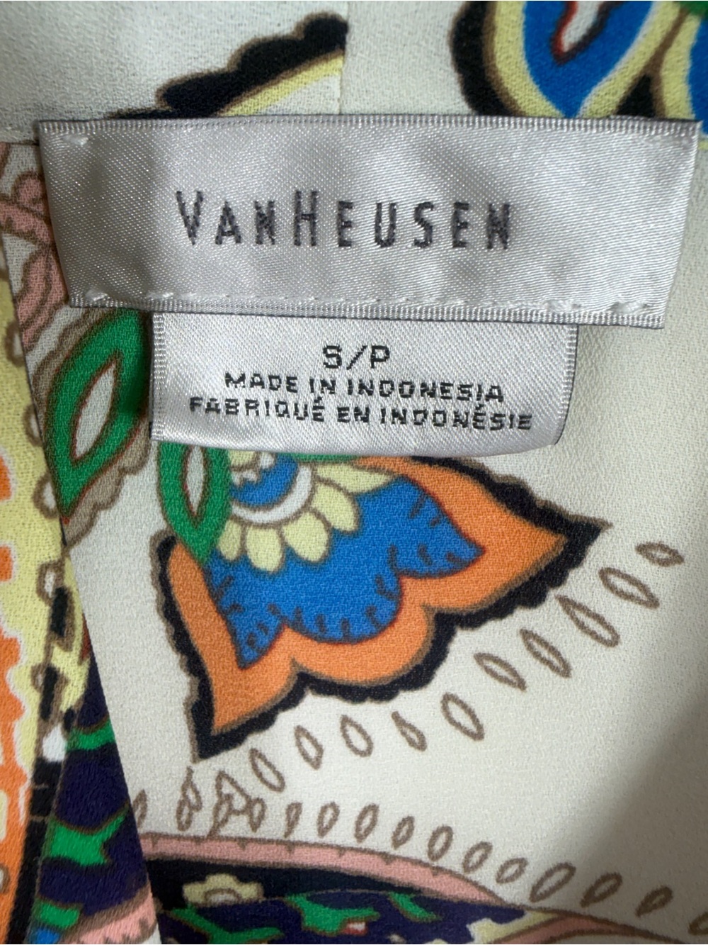 Van Heusen  Sleeveless Paisley Tie-Neck Blouse - Cream Multi size small - Picture 2 of 10